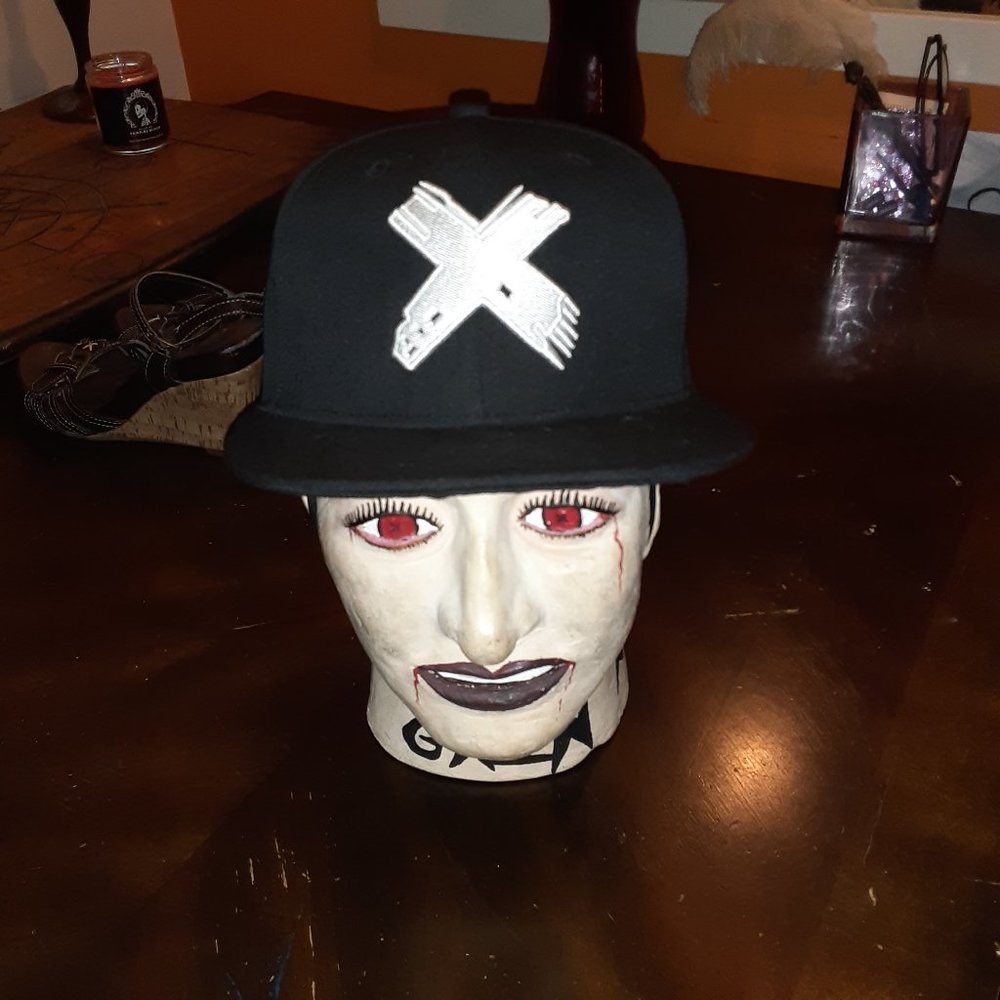 snap back hat